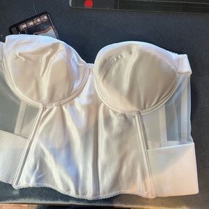 Merry Modes white flattering me corset size 50C.  New with tags